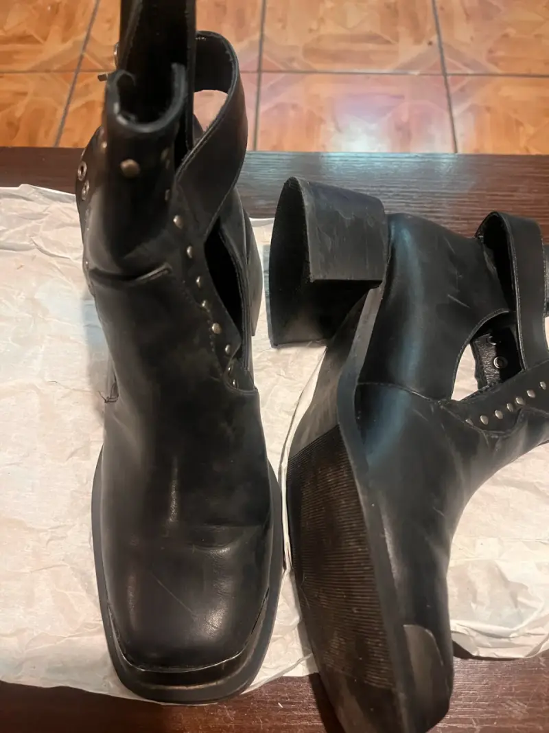 Botas de gamuza beige con suela gruesa - 9