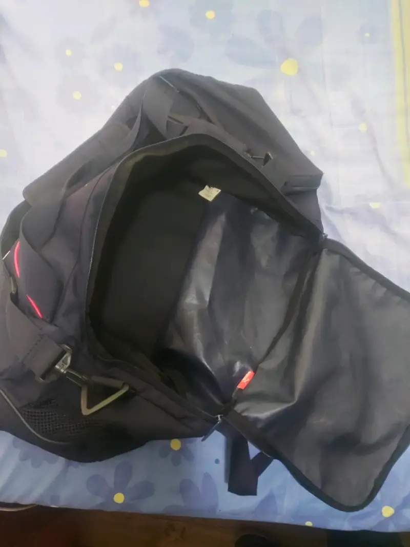 Bolso deportivo negro con logo Puma - 5