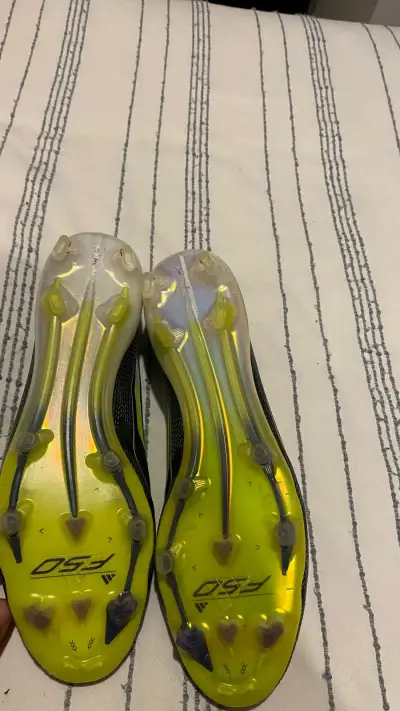 Botines de fútbol Adidas F50 profesionales origina - miniatura 2