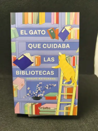Libro 'El Gato Que Cuidaba Las Bibliotecas' de Sosuke Natsukawa - miniatura 1