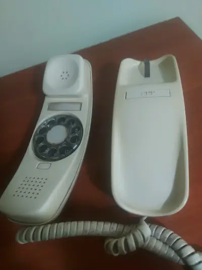 Teléfono de disco vintage beige - miniatura 2