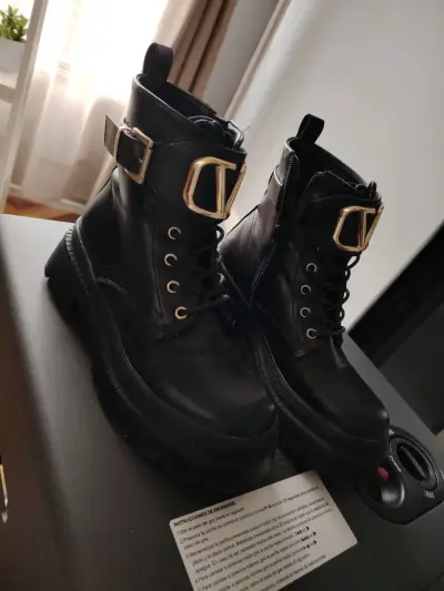 Botines de cuero negro con hebilla dorada - miniatura 2