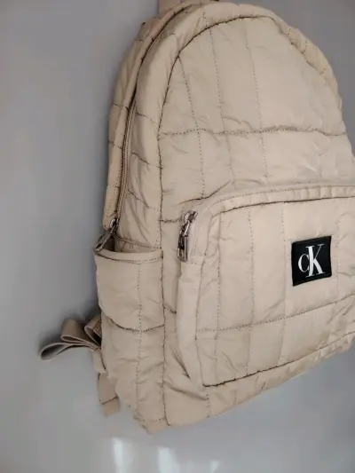 Mochila acolchada beige Calvin Klein - miniatura 2