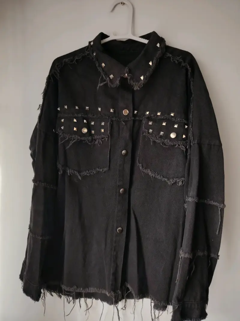 Chaqueta negra con tachas - 2