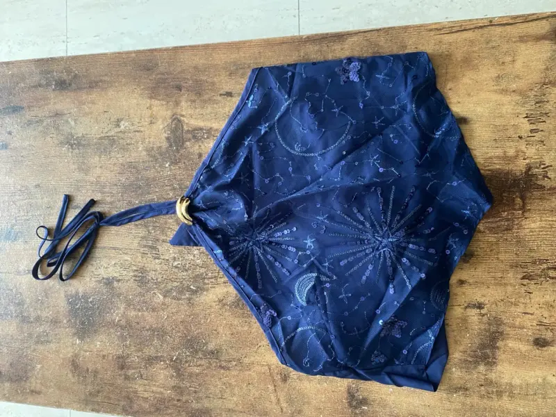 Top bikini azul con detalles bordados - 2