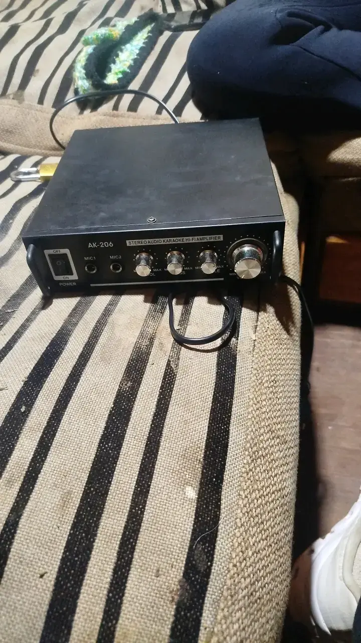 Amplificador de Karaoke Estéreo AK-206 - 1