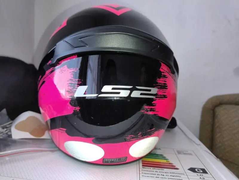 Casco de Moto LS2 Negro y Rosa - 1