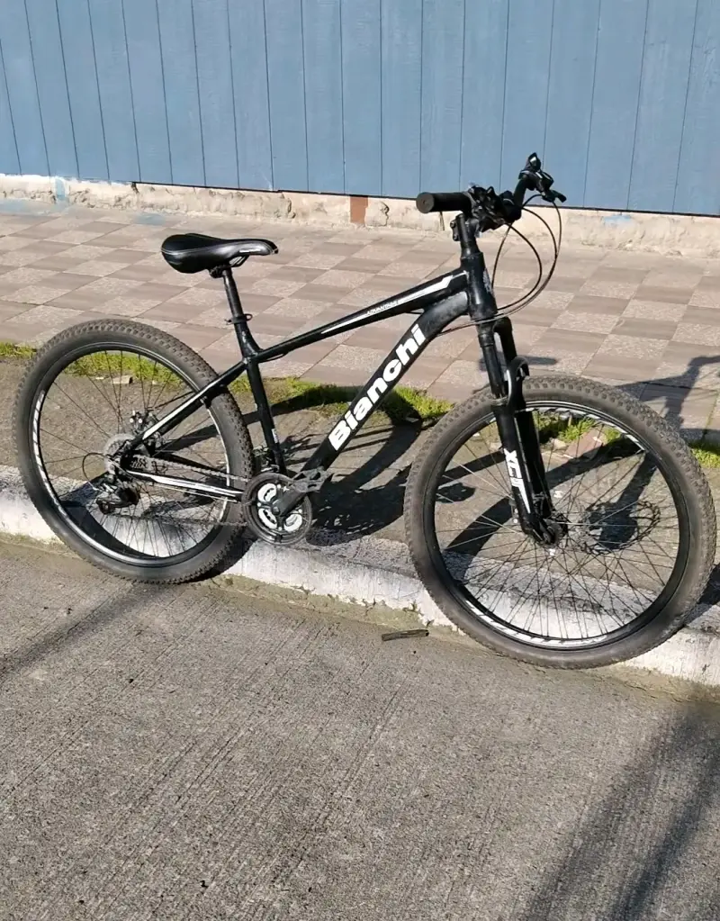 Bicicleta de montaña Bianchi negra