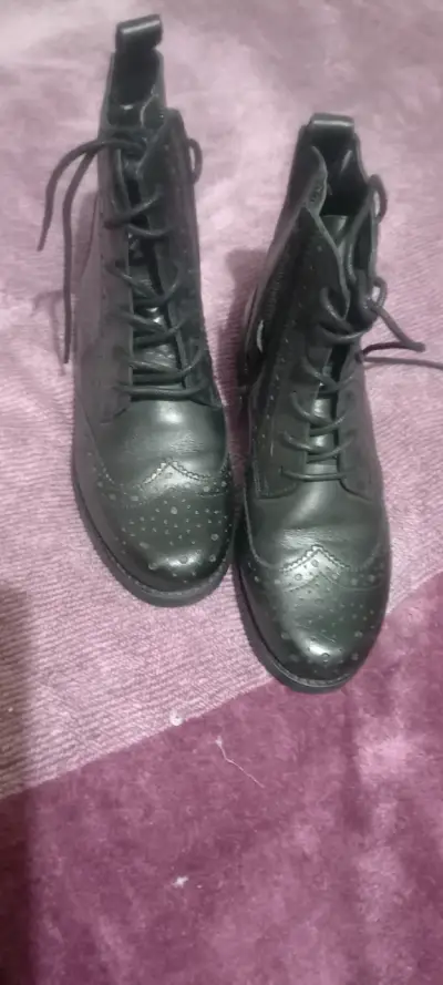 Botines negros de cuero con cordones - miniatura 2