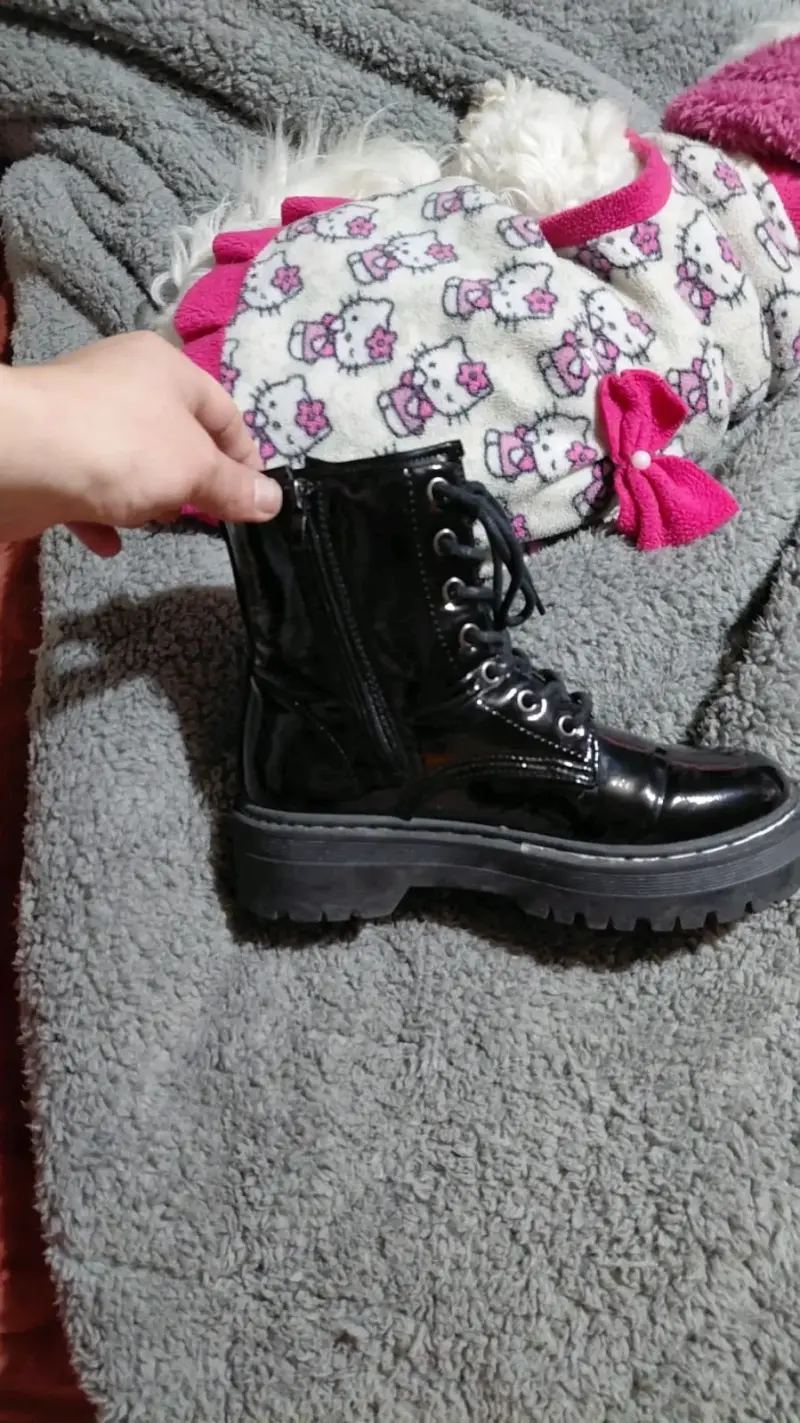 Botas negras de charol con cordones - 2