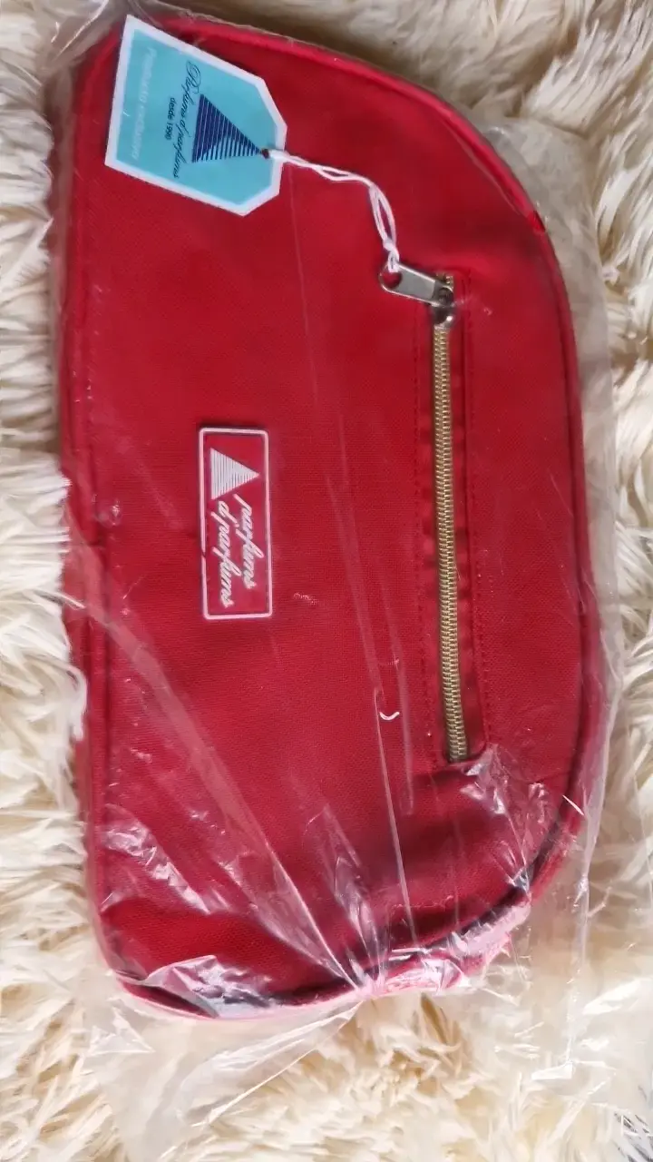 Neceser rojo con cierre y etiqueta - 1