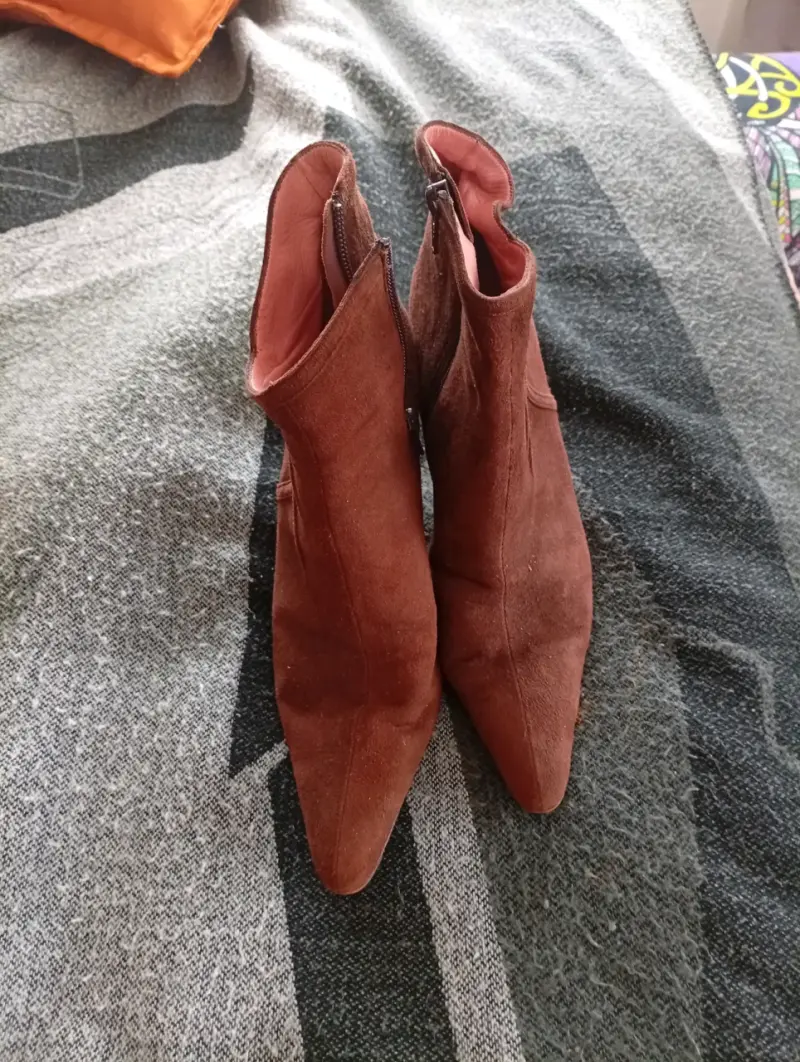 Botines de gamuza marrón con tacón alto - 2