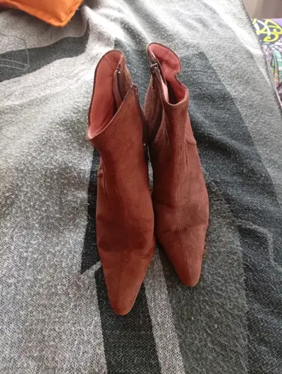 Botines de gamuza marrón con tacón alto - miniatura 2