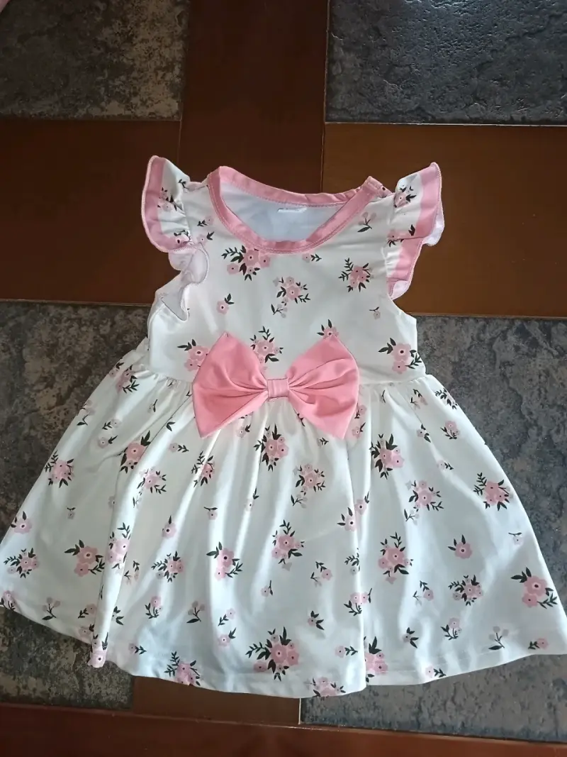 Vestido de niña con flores y lazo rosa - 1