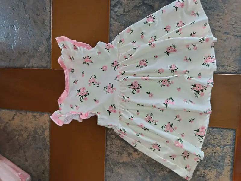 Vestido de niña con flores y lazo rosa - 2
