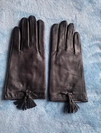 Guantes de cuero negro con flecos elegantes - miniatura 1