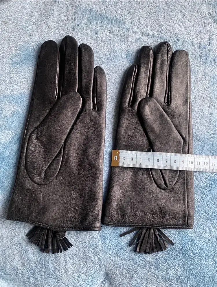 Guantes de cuero negro con flecos elegantes - 3
