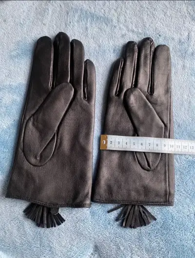 Guantes de cuero negro con flecos elegantes - miniatura 3
