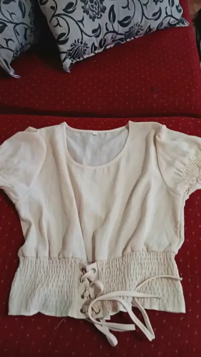 Blusa de mujer con diseño ajustable - miniatura 1