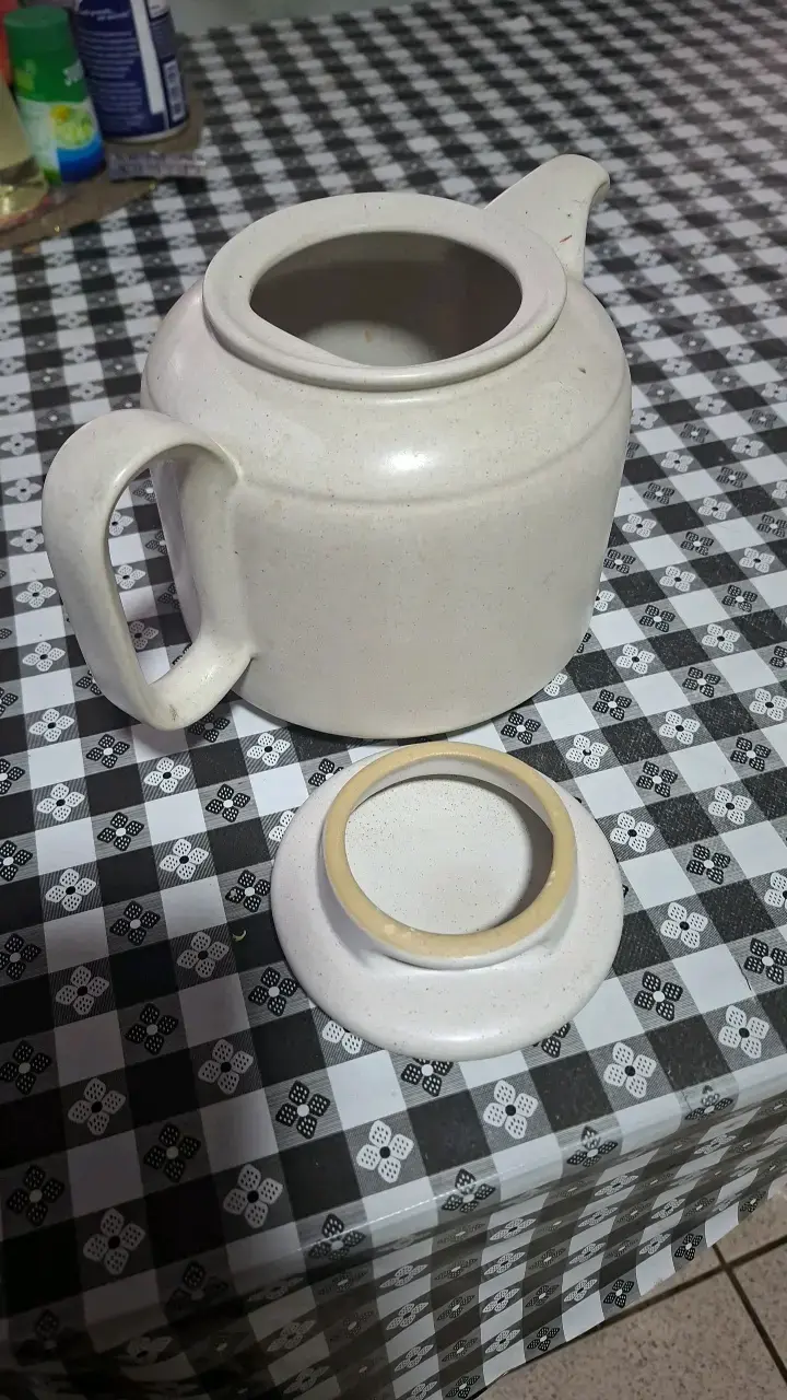 Tetera de cerámica blanca con tapa - 3