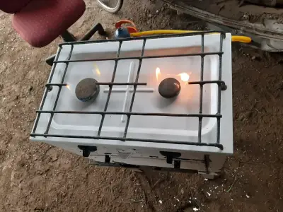 Cocina a gas de dos quemadores con horno - miniatura 1