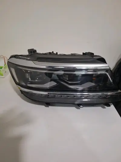 Foco delantero derecho Volkswagen Tiguan - miniatura 1