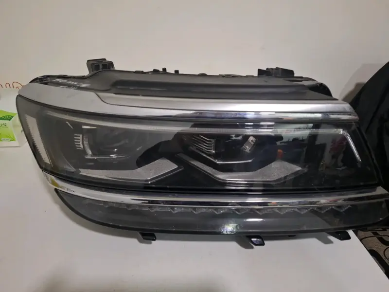 Foco delantero derecho Volkswagen Tiguan - 4