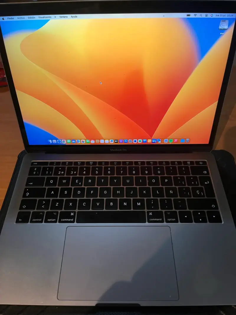 MacBook Pro 13 pulgadas 2017 con cargador - 1