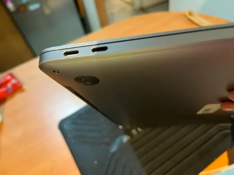 MacBook Pro 13 pulgadas 2017 con cargador - 4