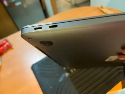 MacBook Pro 13 pulgadas 2017 con cargador - miniatura 4