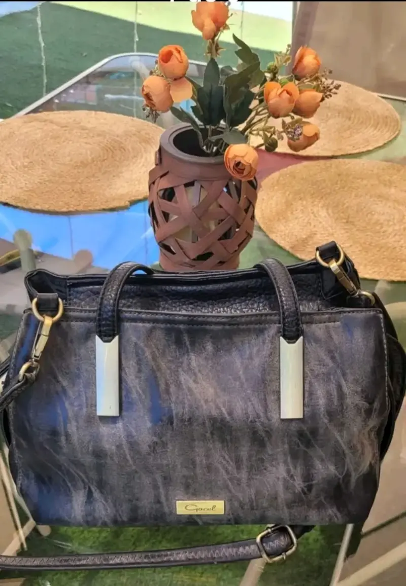 Cartera de cuero negra con correa ajustable Gacel - 2