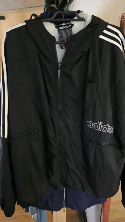 Chaqueta cortaviento negra Adidas con capucha - miniatura 1