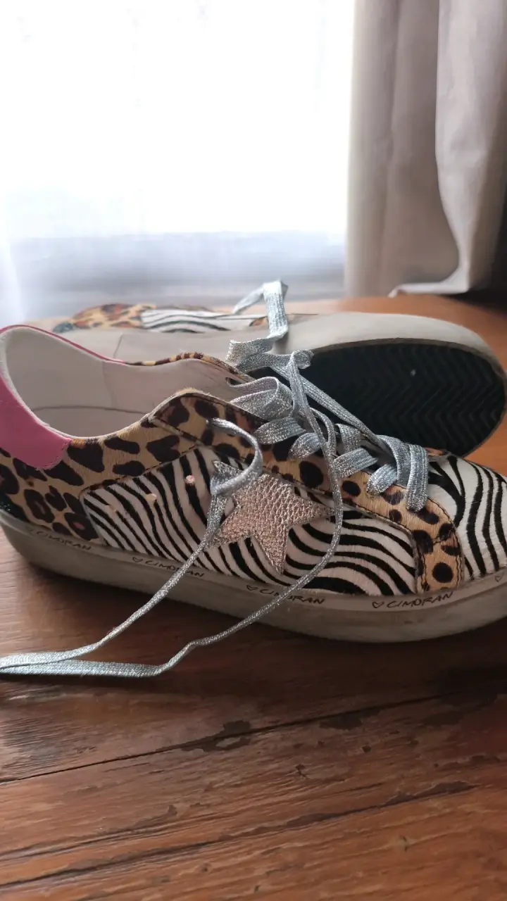 Zapatillas animal print con cordones plateados - 1