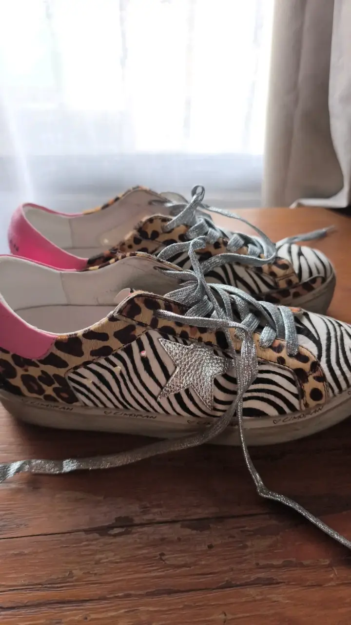 Zapatillas animal print con cordones plateados - 3