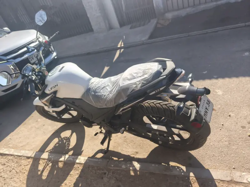 Moto Lifan 150cc blanca en buen estado - 2