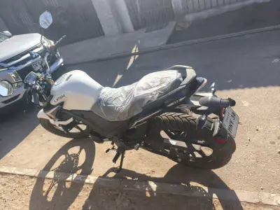 Moto Lifan 150cc blanca en buen estado - miniatura 2
