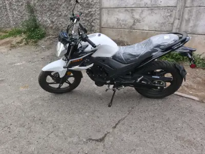 Moto Lifan 150cc blanca en buen estado - miniatura 4