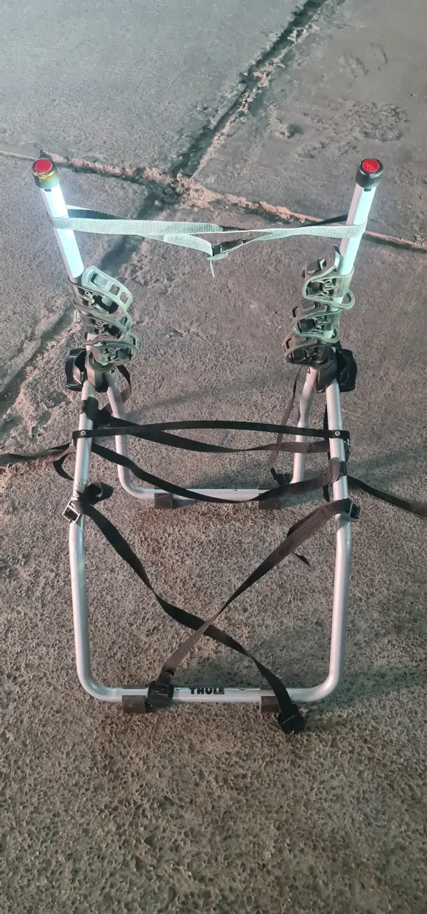 Portabicicletas Thule plegable para auto - 3