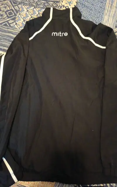 Chaqueta deportiva Mitre negra con logo - miniatura 2