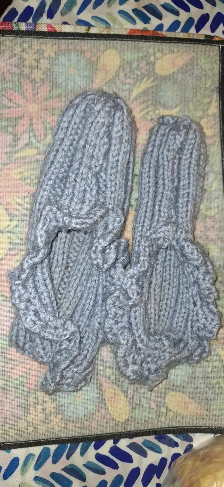 Pantuflas tejidas a mano color gris