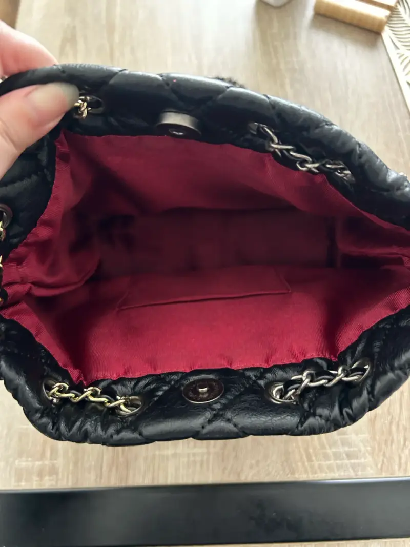 Bolso negro acolchado estilo chanel - 3