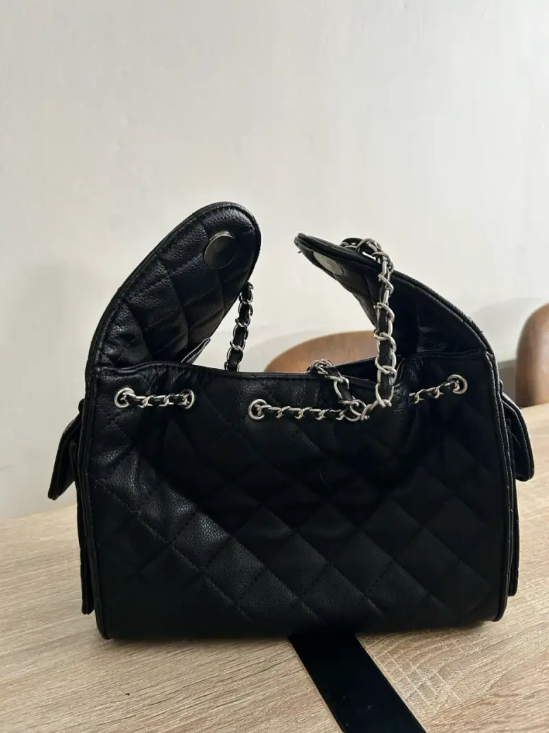 Bolso negro acolchado tipo Chanel 25 - 3