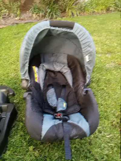 Silla de Auto para Bebé con Base - miniatura 2