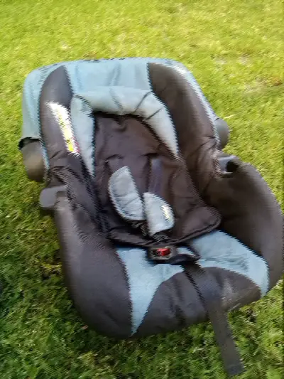 Silla de Auto para Bebé con Base - miniatura 4