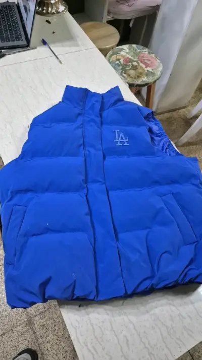 Chaleco acolchado azul con logo LA - miniatura 1