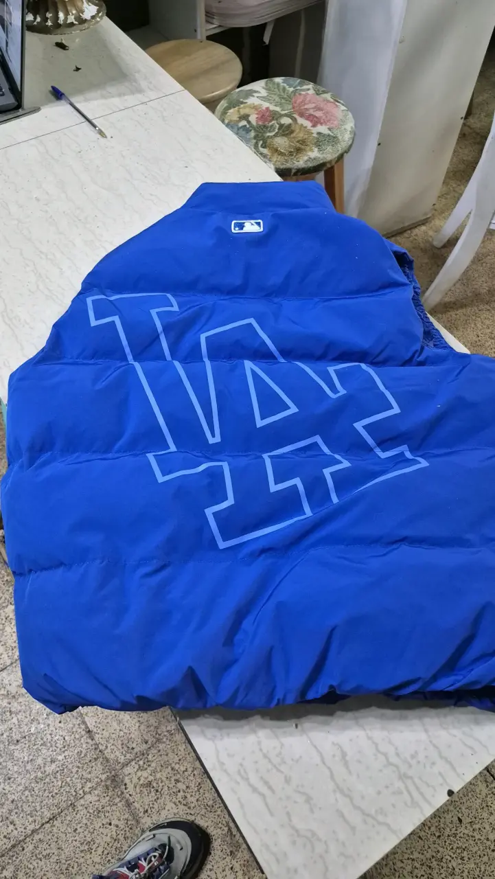 Chaleco acolchado azul con logo LA - 2