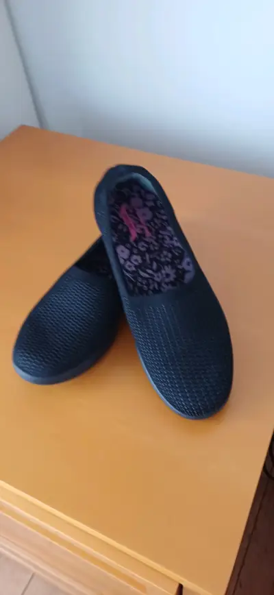 Zapatillas negras Skechers para mujer - miniatura 1