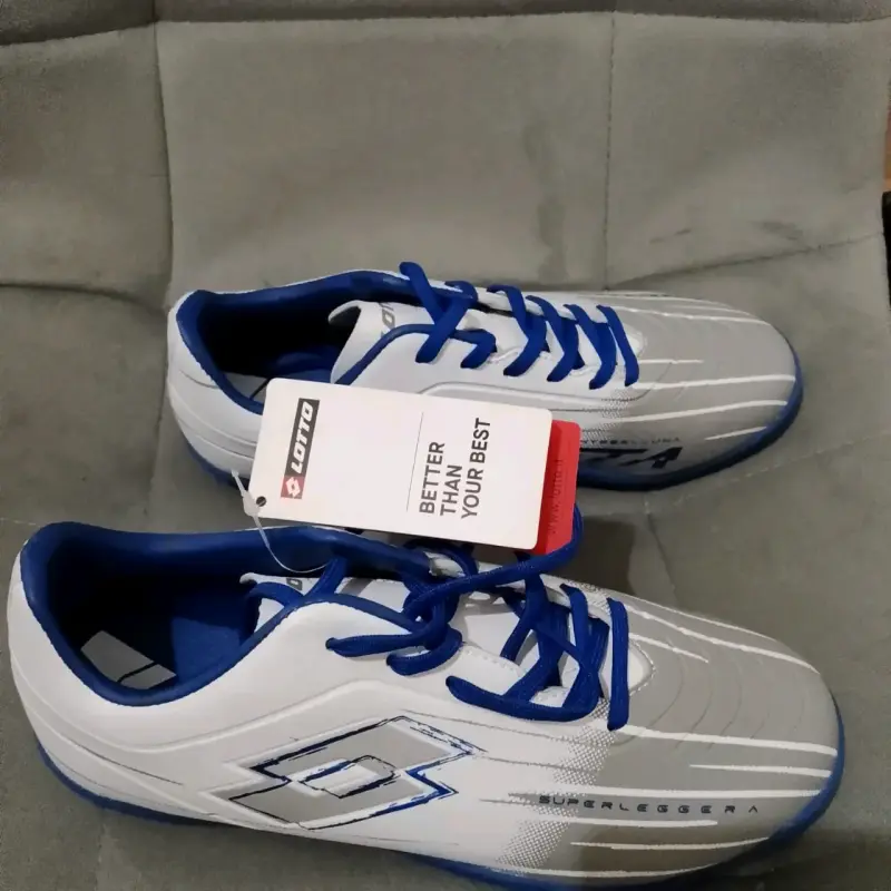 Zapatillas deportivas Lotto blancas y azules