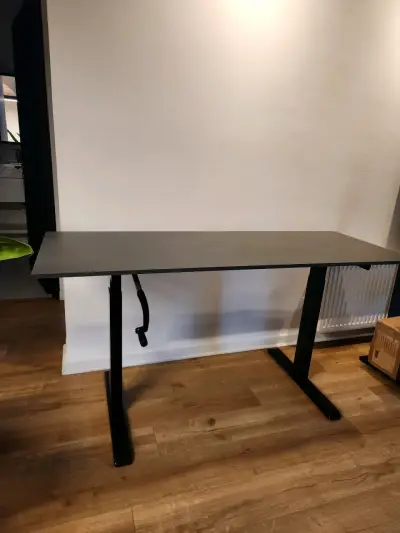 Base de Escritorio negro ajustable de acero FORM - miniatura 4