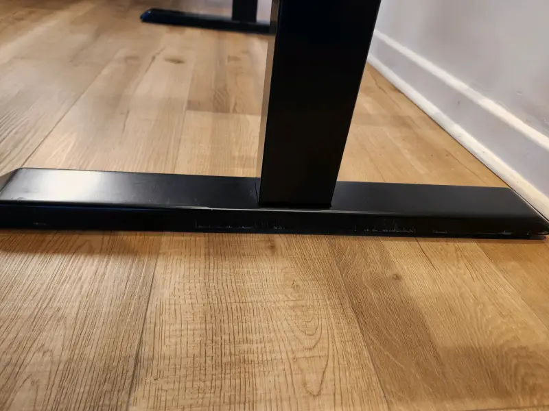 Base de Escritorio negro ajustable de acero FORM - 5